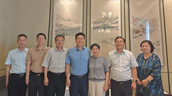 哈佛大学医学院中国留美学者联合会戴天红秘书长一行来盐都考察调研